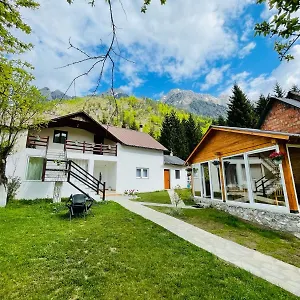 Bed & Breakfast Bujtina Arlindi